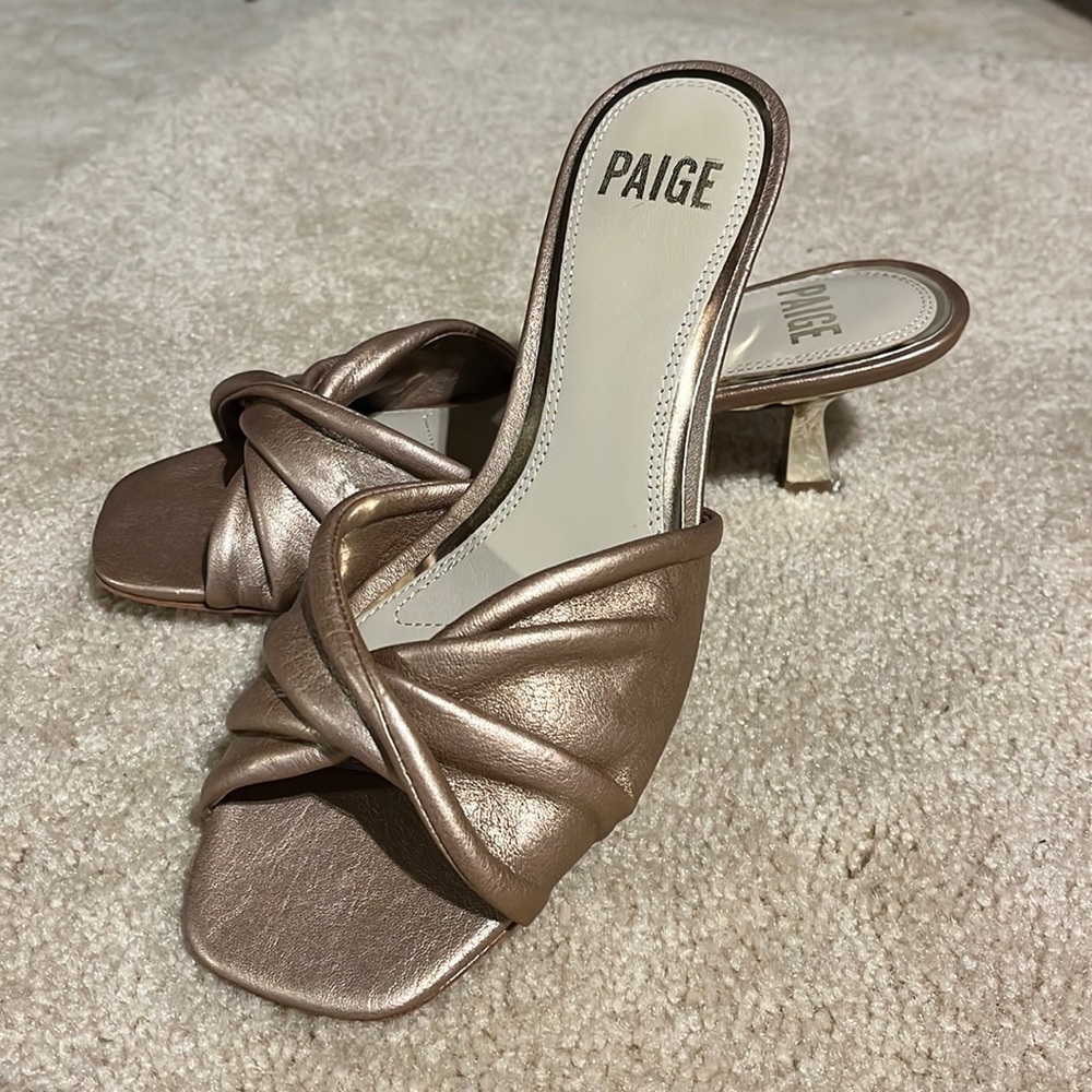 Paige Mia Sandal in Bronze, size 7, NWT, never worn.